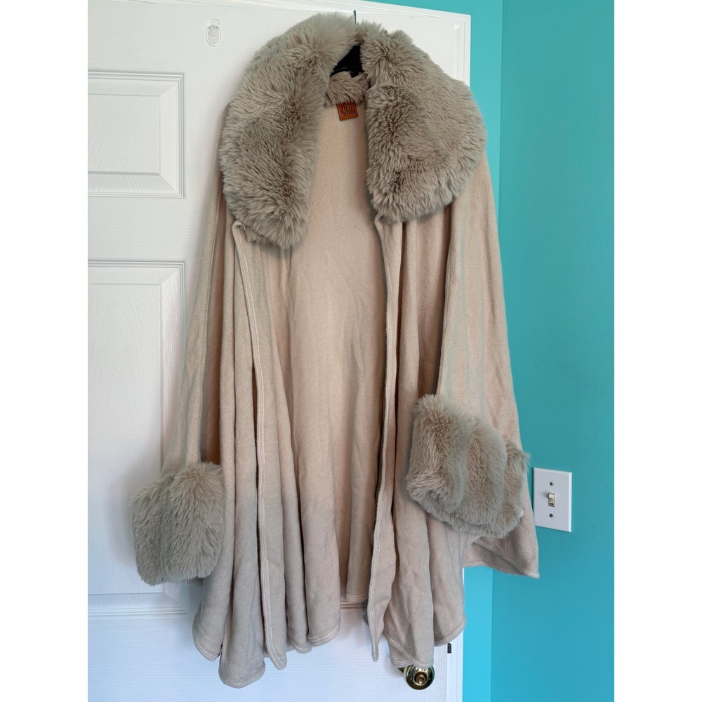 DR Fashion Apparel Faux Fur Trim Knit Poncho Wrap Beige Cream One Size